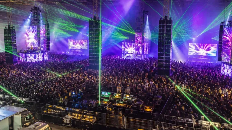 Le FCKNYE installe le plus grand nouvel an hard techno d'Europe à Brussels Expo sur trois jours