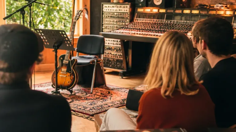 Thomas Dutronc publie « The jazz nights », un disque centré sur la guitare et le swing